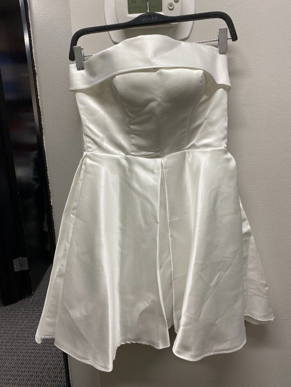 Yumi Bravo White Satin Strapless Mini Dress Size 6
